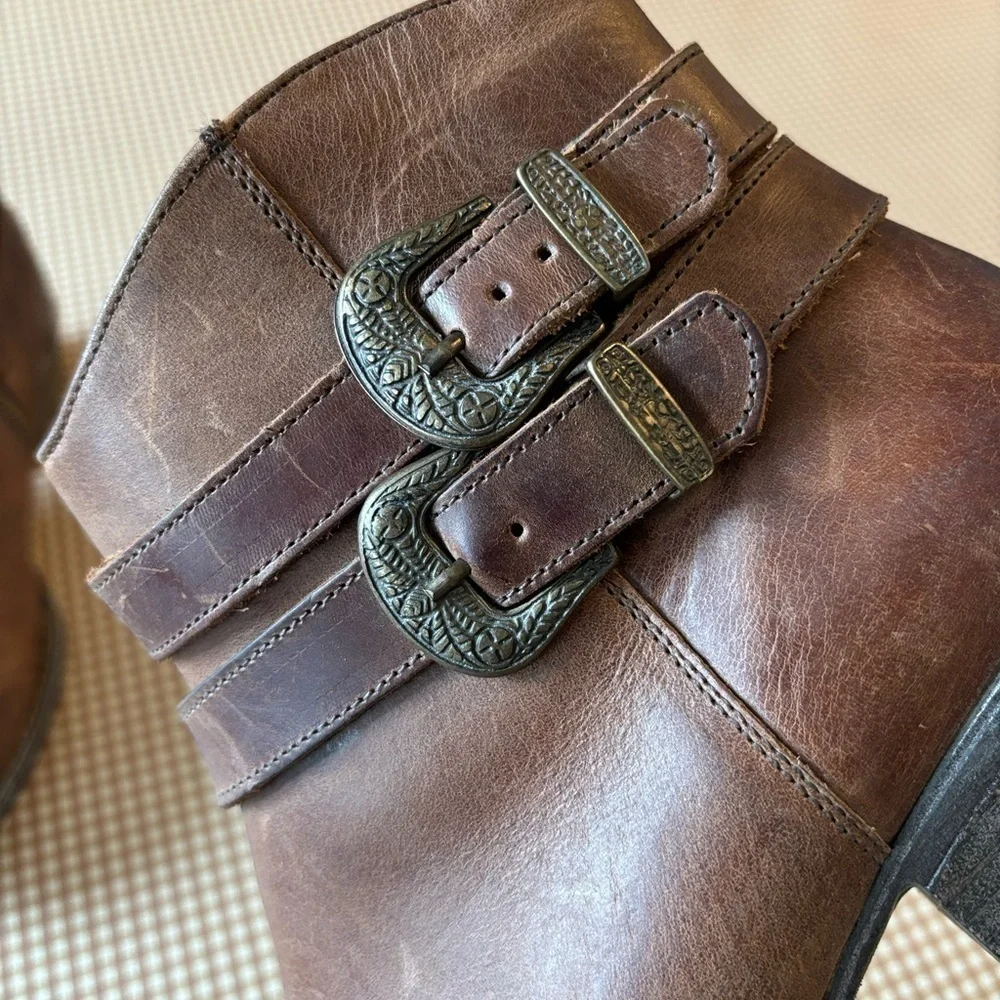 Sterling River short leather boots booties with buckles. Size 9